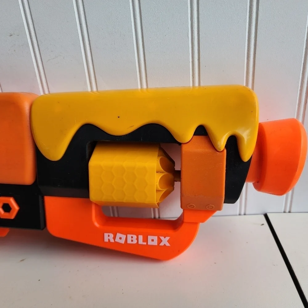 Nerf Roblox Adopt Me!: Bees! Lever Action Dart Blaster, Rotating 8-Dart Drum